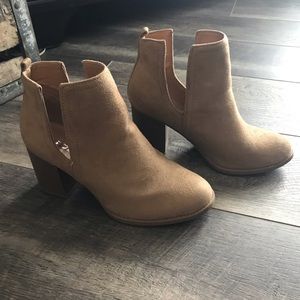 Soda cut out booties